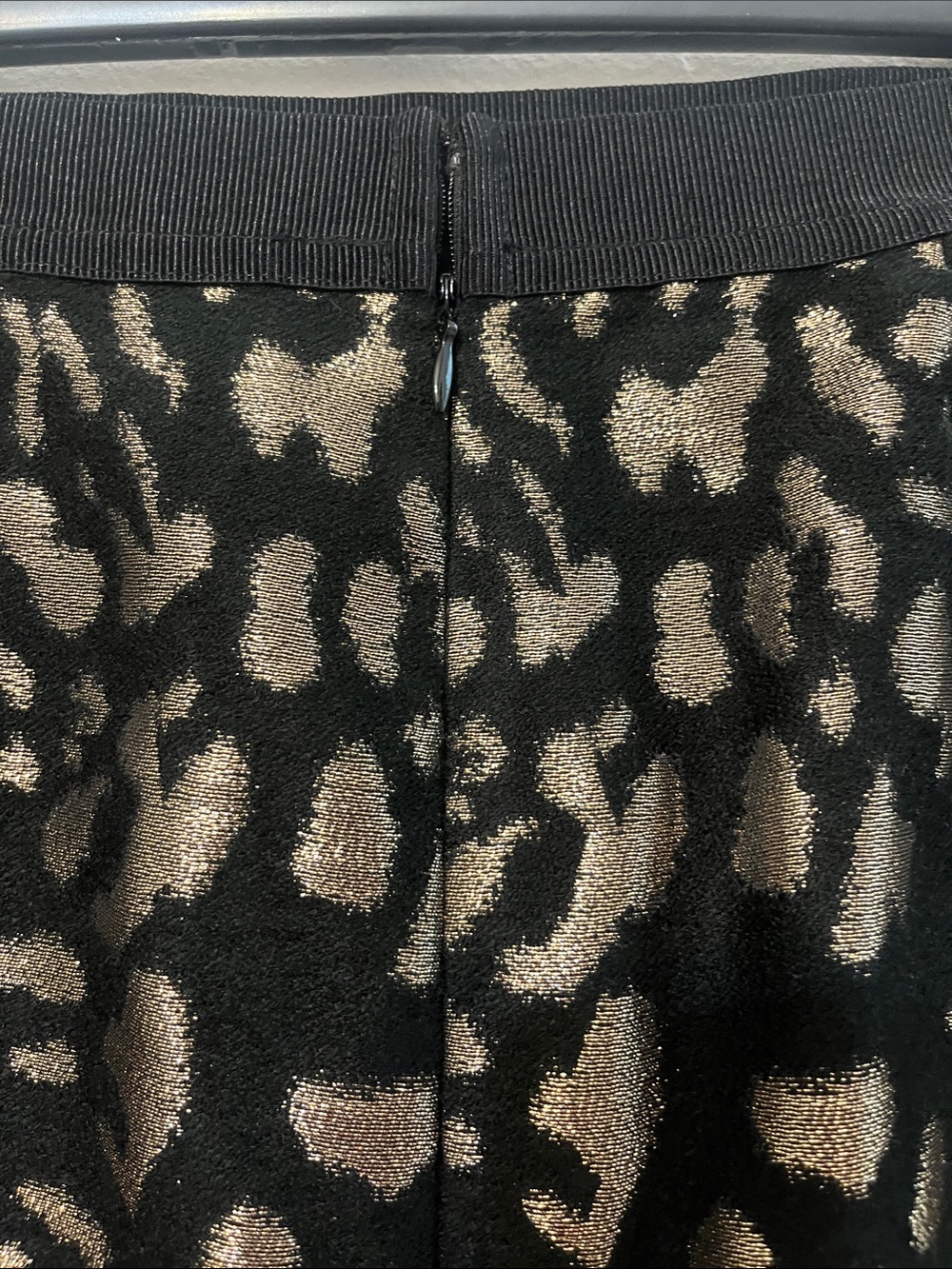 Ann Taylor Metallic Black and Gold Leopard Pencil Skirt Sz 4 - Picture 2 of 5
